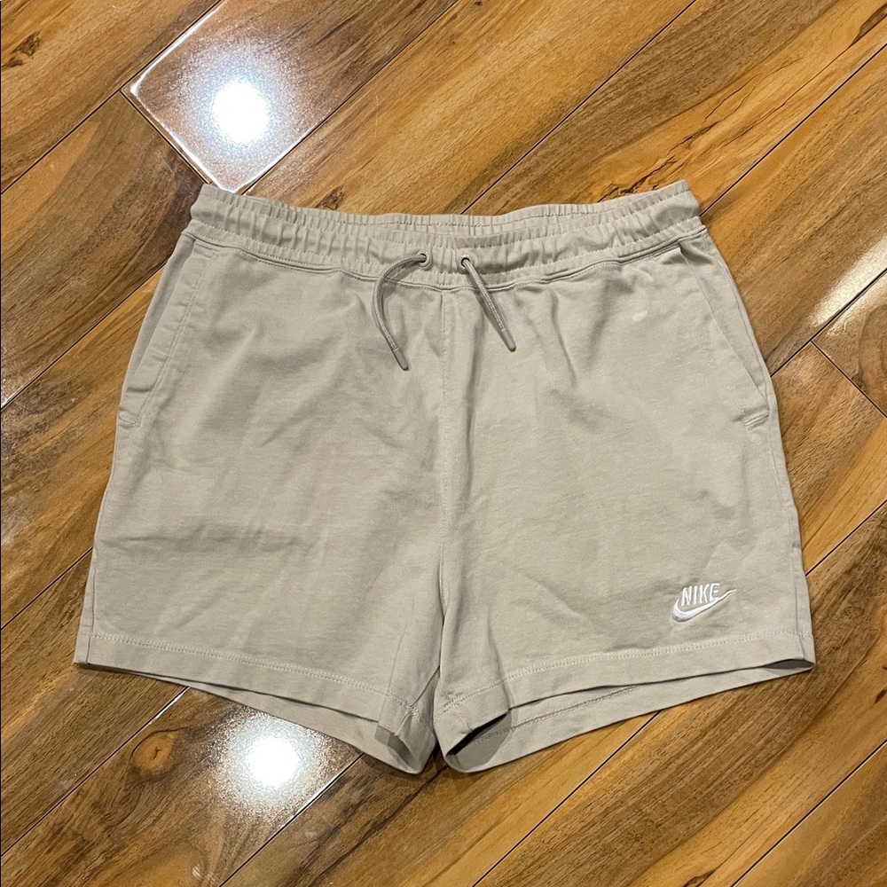Medium women’s Nike shorts